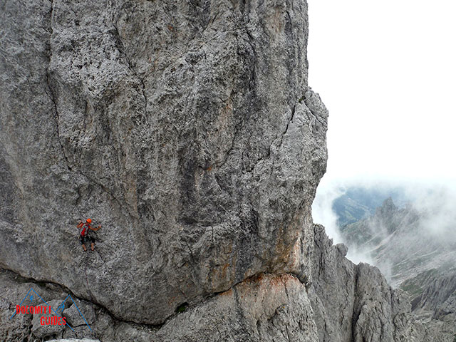 mountain climbing dolomiti guides