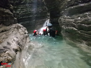 canyoning val maor donna avventura copia